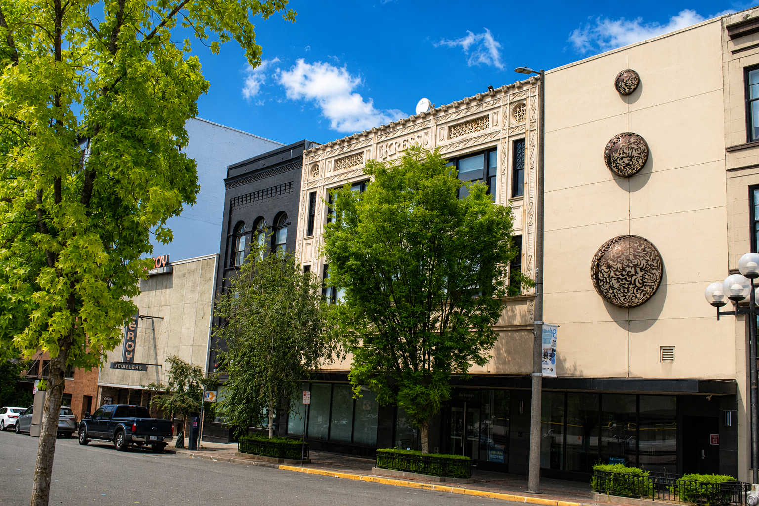 The Kress Building exterior at 932 Broadway, Tacoma — color-adjusted daytime view of the historic 1925 facade